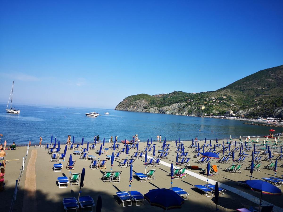 Elegant And Sea View Excelsior Apartment Леванто Экстерьер фото