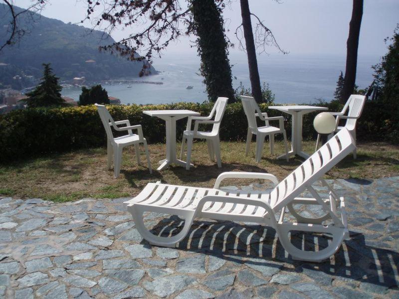 Elegant And Sea View Excelsior Apartment Леванто Экстерьер фото